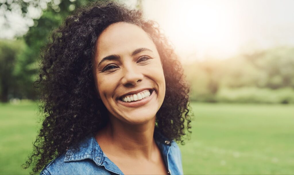 smiling-woman-in-field